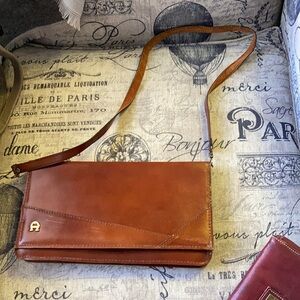 Etienne Aigner shoulder strap leather bag